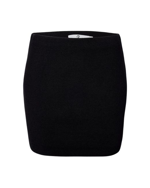 Short Skirts di Wakakuu Icons in Black