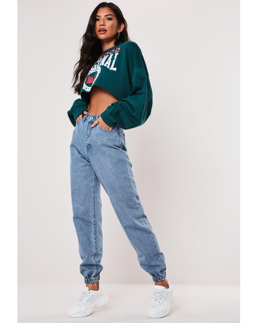 mom jeans and oversized hoodie