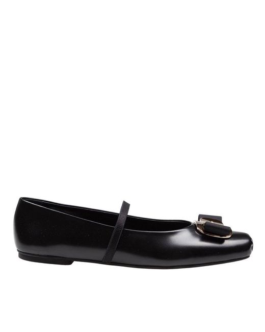 Ferragamo Black Elegant Zina Ballerina Flats For