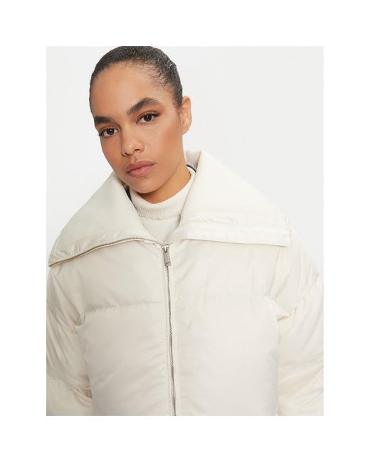 Calvin Klein White Daunenjacke K20K207721 Regular Fit
