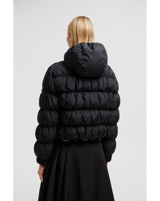 Medonte Hooded Ruched-Quilted Short Down Jacket ★関税込★ Moncler Medonte Hooded Ruche-Quilted Short Down Jacket in