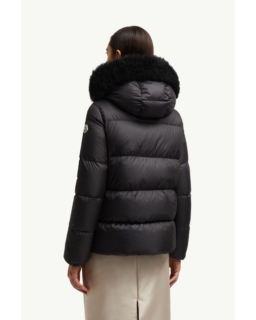Plumífero Corto Con Capucha Y Ribete De Lana De Oveja Joven Laichefur, Mujer, Talla Moncler de color Black