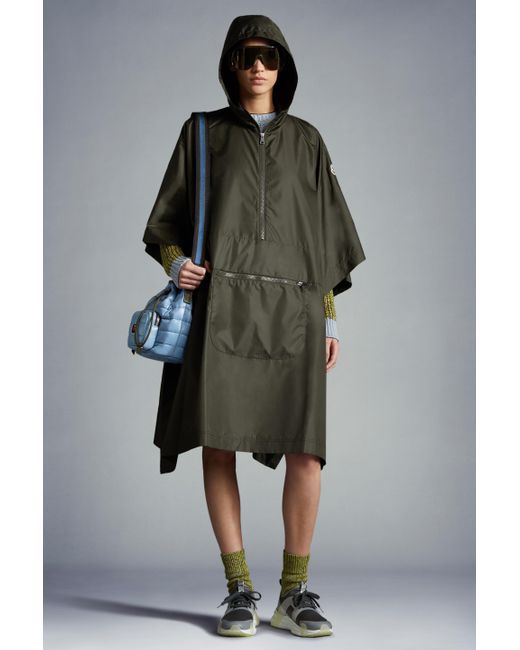 Moncler Packable Cape in Green | Lyst