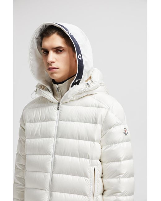 【MONCLER】Besinesショートダウンジャケット メンズ Moncler Besinesショートダウンジャケット ホワイト | Lyst