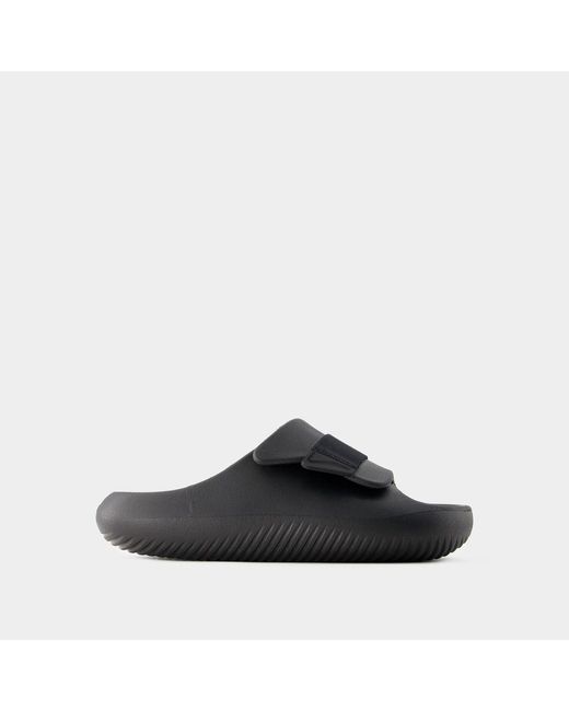 CROCSTM Black Mellow Luxe Recovery Sandals for men