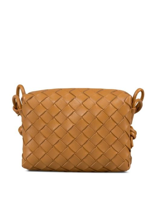 Mini Loop Camera Bag di Bottega Veneta in Brown