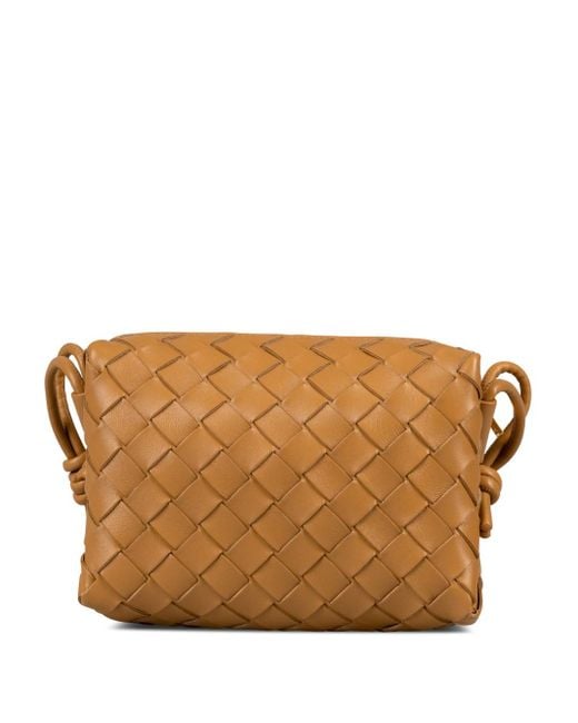 Mini Loop Camera Bag di Bottega Veneta in Brown