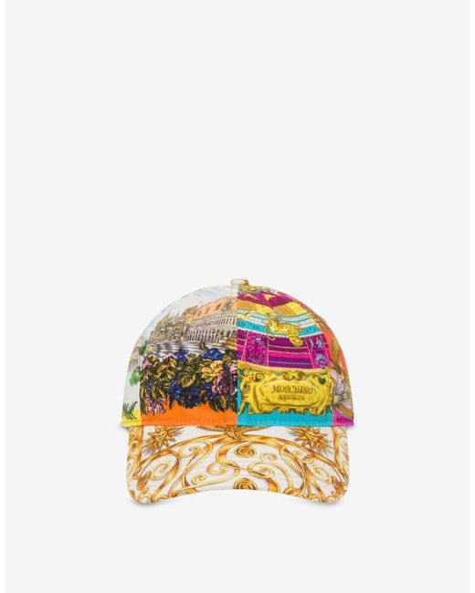 Cappello Con Visiera Scarf Print di Moschino in Multicolor