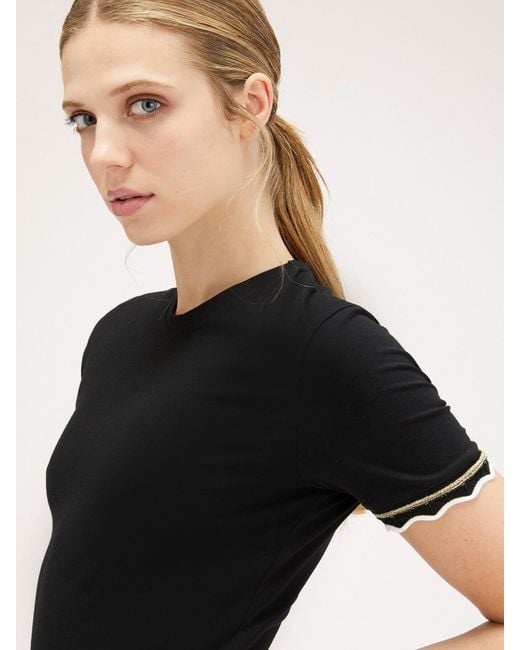 T-shirt con bordi in maglia di mötivi in Black