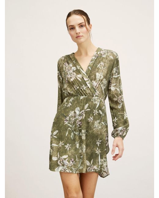 Vestito corto effetto portafoglio fantasia floreale di mötivi in Green