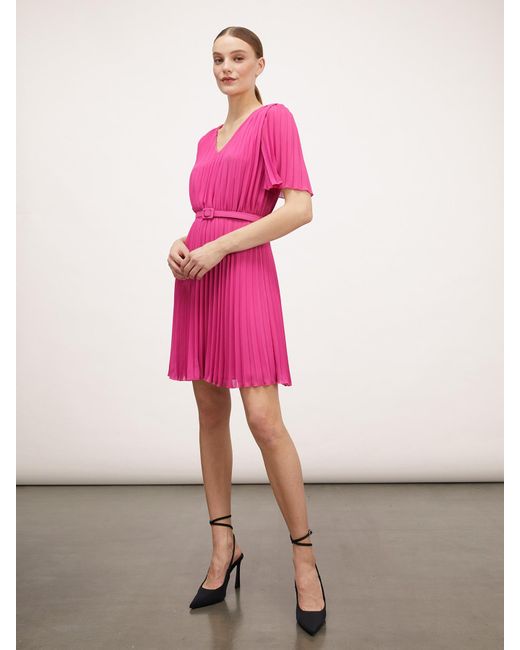 Mini dress plissé con cintura di mötivi in Pink