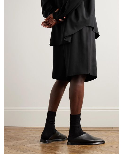 Shorts a gamba dritta in misto seta e lana vergine con coulisse e logo applicato di Fear Of God in Black da Uomo