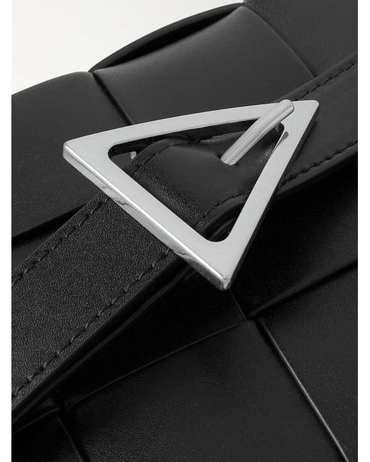 Bottega Veneta Cassette Umhängetasche aus Intrecciato-Leder in Black für Herren