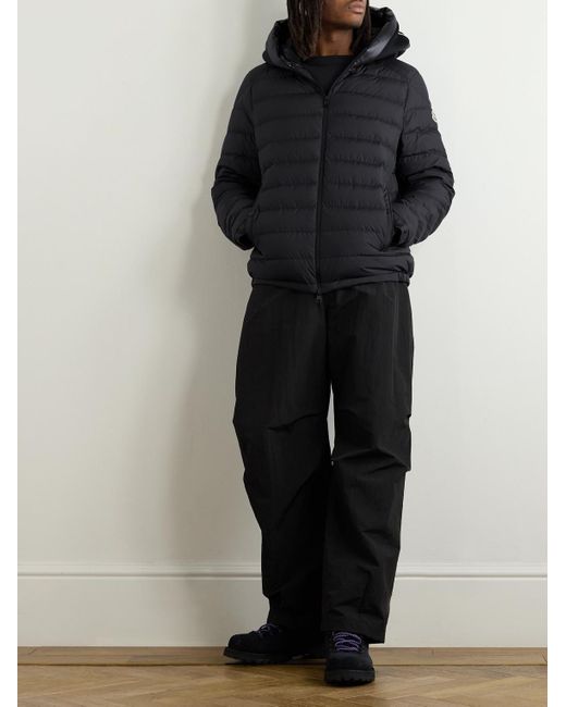 Moncler Daunenjacke aus gestepptem Shell mit Kapuze und Logoprint in Black für Herren