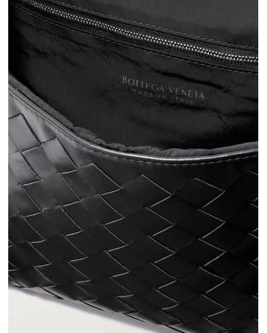 Bottega Veneta Umhängetasche aus Intrecciato-Leder in Black für Herren