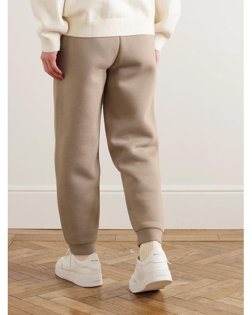 Pantaloni sportivi a gamba affusolata in misto cotone con logo goffrato di AMI in Natural da Uomo
