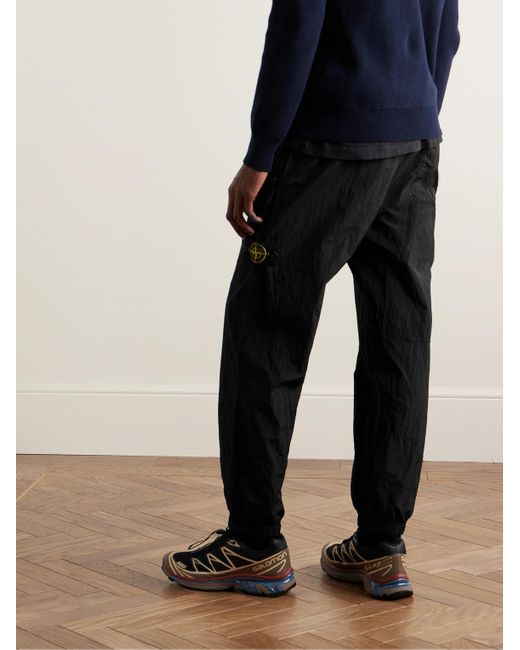 Pantaloni a gamba affusolata in Nylon Metal ECONYL® con logo applicato di Stone Island in Black da Uomo