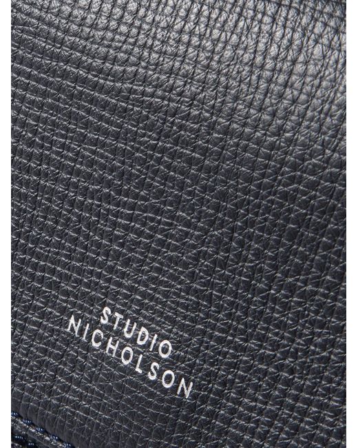 Studio Nicholson Meshi mini Schultertasche aus strukturiertem Leder in Blue für Herren