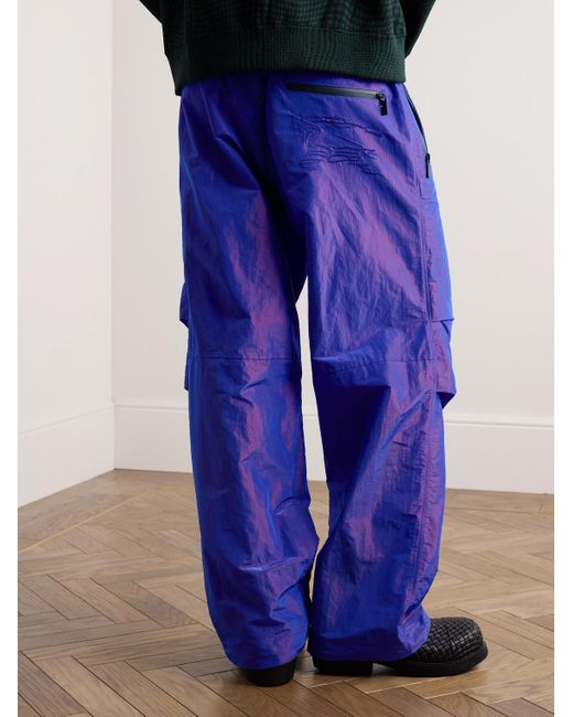 Pantaloni in shell iridiscente con cintura e logo ricamato di Burberry in Blue da Uomo