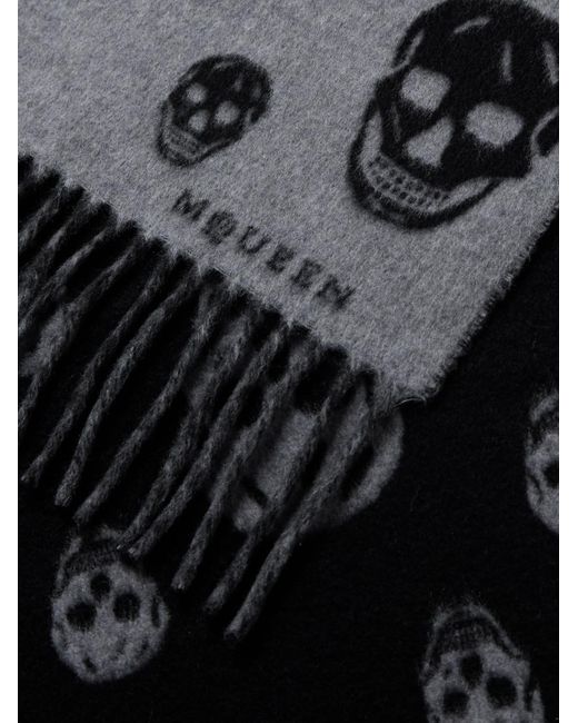 Fringed Intarsia-Knit Wool And Cashmere-Blend Scarf di McQueen in Gray da Uomo