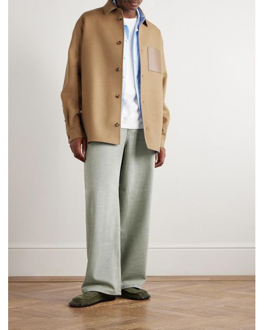 Loewe Hemdjacke aus einer gebürsteten Woll-Kaschmirmischung mit Lederbesatz und Logoprägung in Natural für Herren