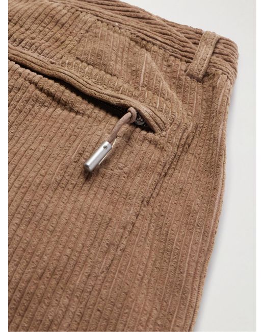 Pantaloni a gamba affusolata in velluto a coste di cotone con pinces Signal di Folk in Natural da Uomo