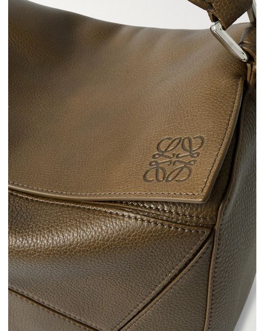 Loewe Puzzle Edge Large Umhängetasche aus vollnarbigem Leder mit Logoprägung in Brown für Herren