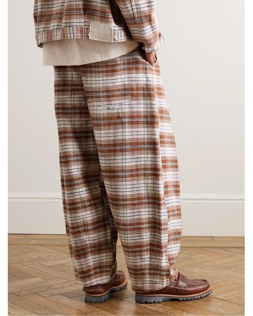 Pantaloni a gamba larga in cotone a quadri con pinces Lush di STORY mfg. in Brown da Uomo