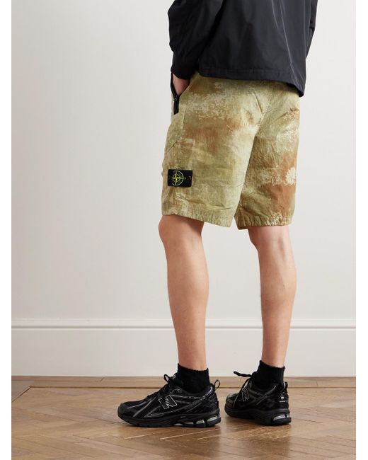 Shorts a gamba dritta in shell con stampa camouflage e finiture in raso di Stone Island in Green da Uomo