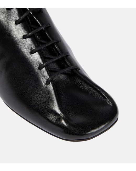 Pumps Souris Stringate di Lemaire in Black