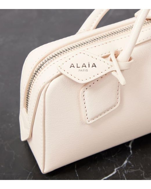 Clutch Le Teckel di Alaïa in Natural