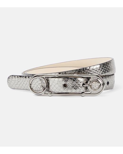 Cintura Safety Pin in pelle metallizzata di Versace in Metallic