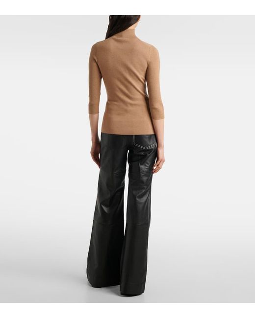 Dolcevita di Victoria Beckham in Brown