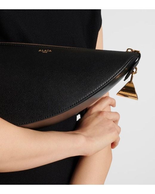 Alaïa Black Clutch Le Demi Cour Aus Leder