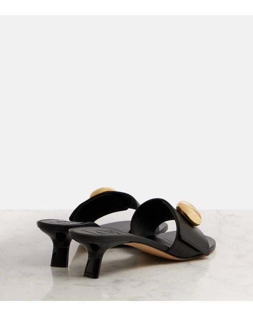 Mules Pebble 45 di Loewe in Black