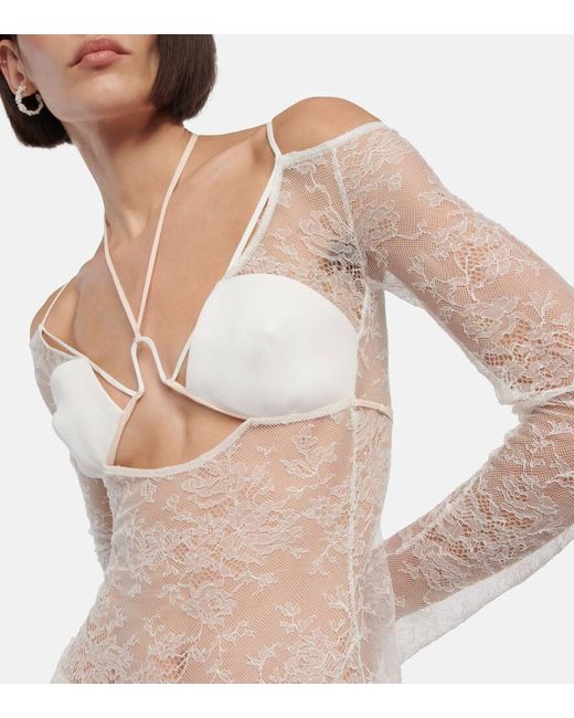 Vestido De Novia En Encaje Con Aberturas Nensi Dojaka de color White