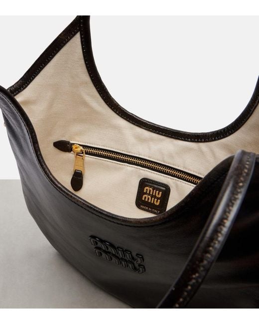Bolso Al Hombro Ivy De Piel Con Efecto Desgastado Miu Miu de color Black