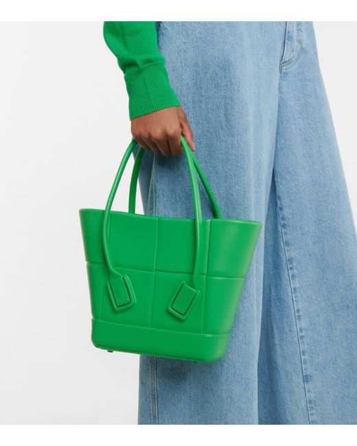 Bottega Veneta Arco Mini Rubber Tote in Green | Lyst