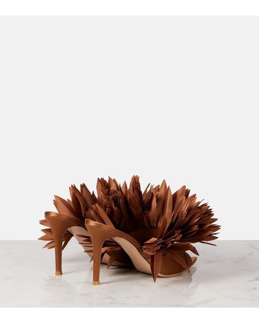Mules Daniah 85 En Crepe De Satin Gianvito Rossi en coloris Brown