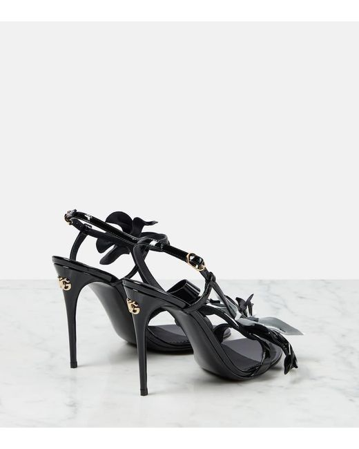 Sandalias de charol con aplique floral Dolce & Gabbana de color Black