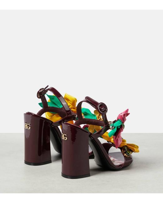 Dolce & Gabbana Red Verzierte Sandalen aus Lackleder