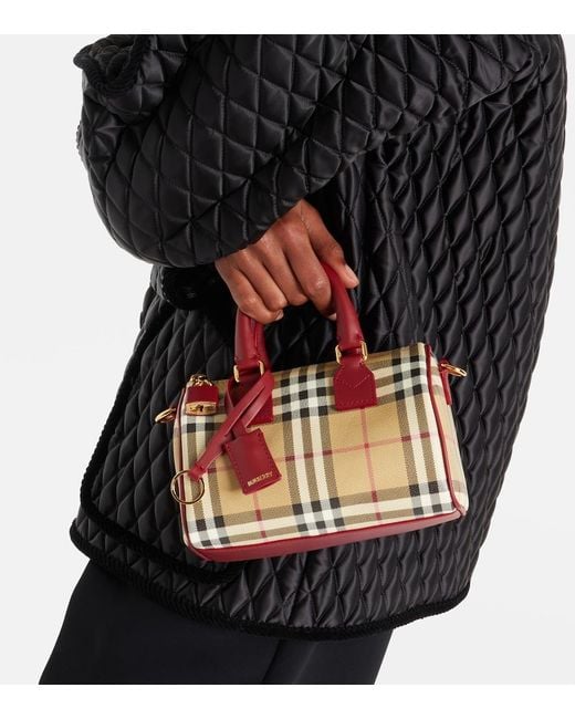 Borsa Check Piccola di Burberry in Red