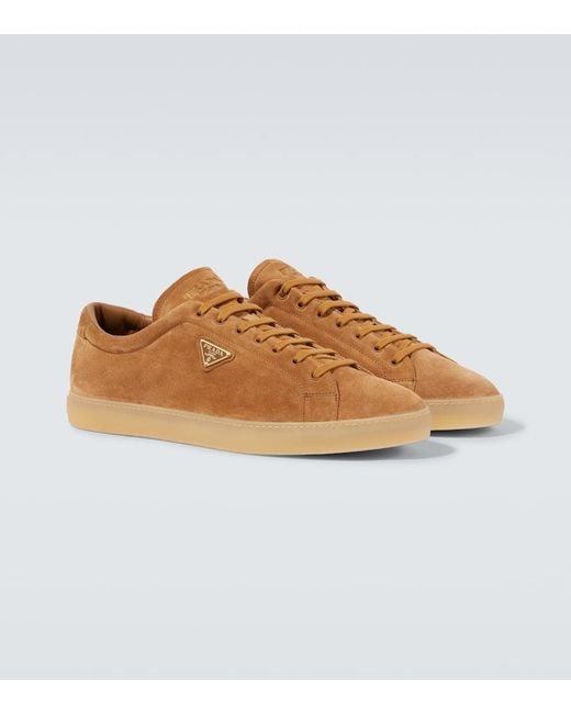 Baskets En Daim A Logo Prada pour homme en coloris Brown