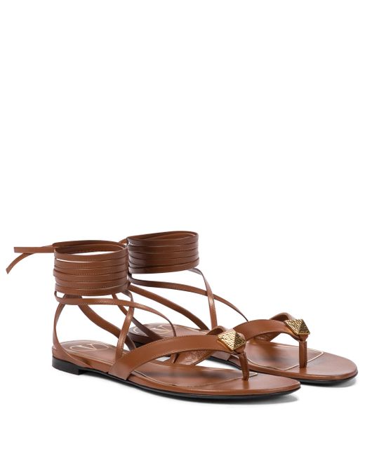 Valentino Garavani Valentino Garavani Roman Stud Leather Thong Sandals in Brown - Lyst