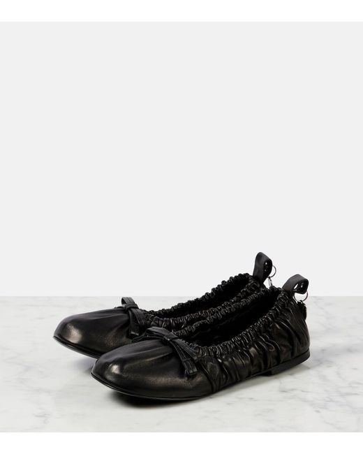 Bailarinas De Piel Con Lazo Acne de color Black