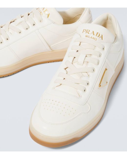 Baskets Downtown en cuir a logo Prada pour homme en coloris White