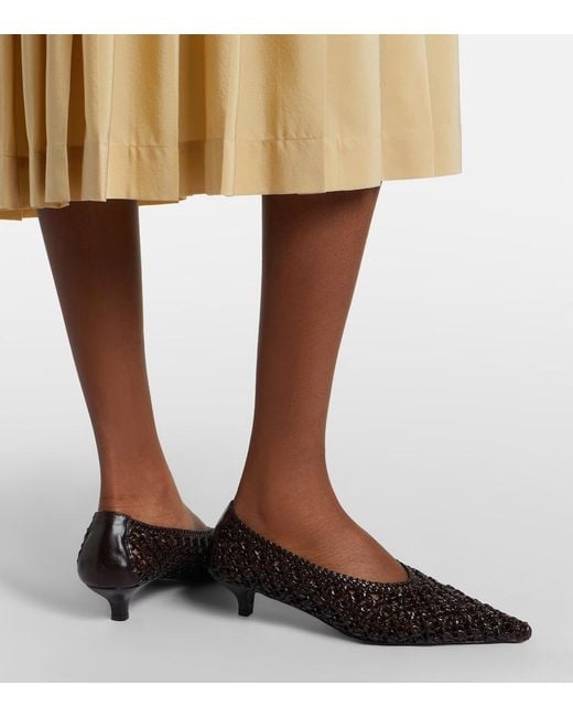 Pumps Sharp di Totême in Black