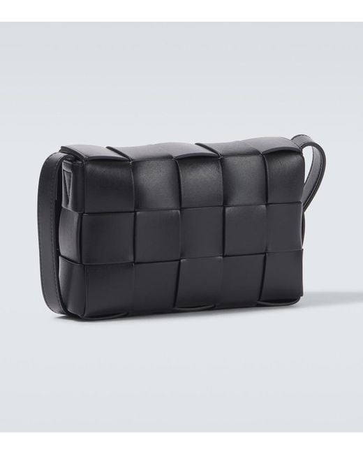 Sac A Bandouliere Cassette En Cuir Intreccio Bottega Veneta pour homme en coloris Black