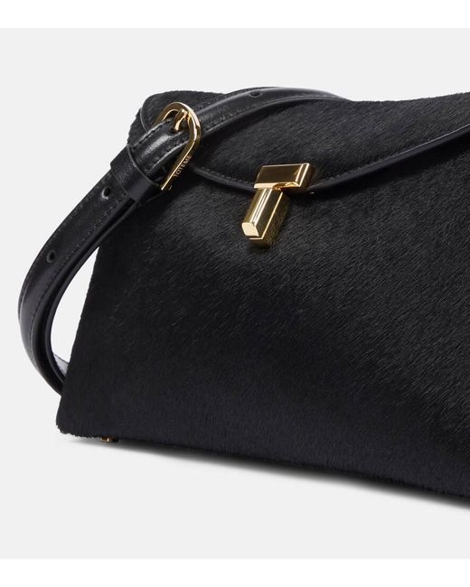 Totême  Black Clutch T-Lock Small Aus Kalbshaar