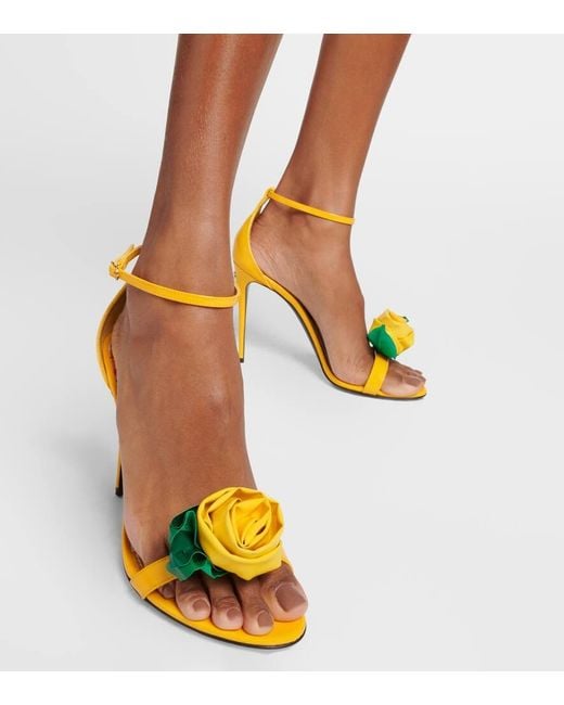 Sandalias Keira de charol con aplique floral Dolce & Gabbana de color Yellow
